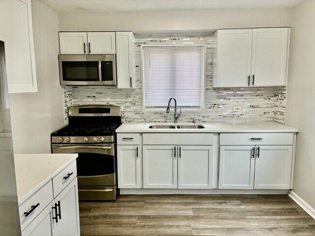 Foto del edificio - Gorgeous 3bed 1bath Single family house