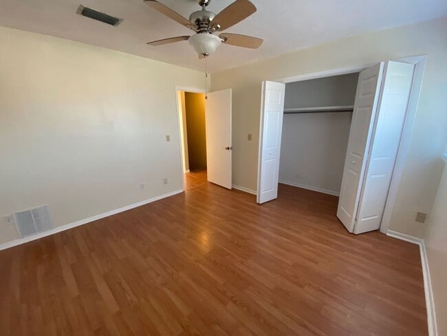 Building Photo - 1538 Mulberry Ave
