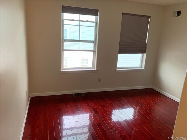 Foto del edificio - 1-34 Meridian Blvd