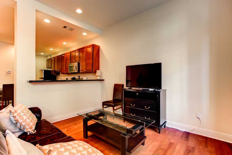 Apartamento encantador de plano de planta abierto con grandes en la cocina - 703 Carondelet St