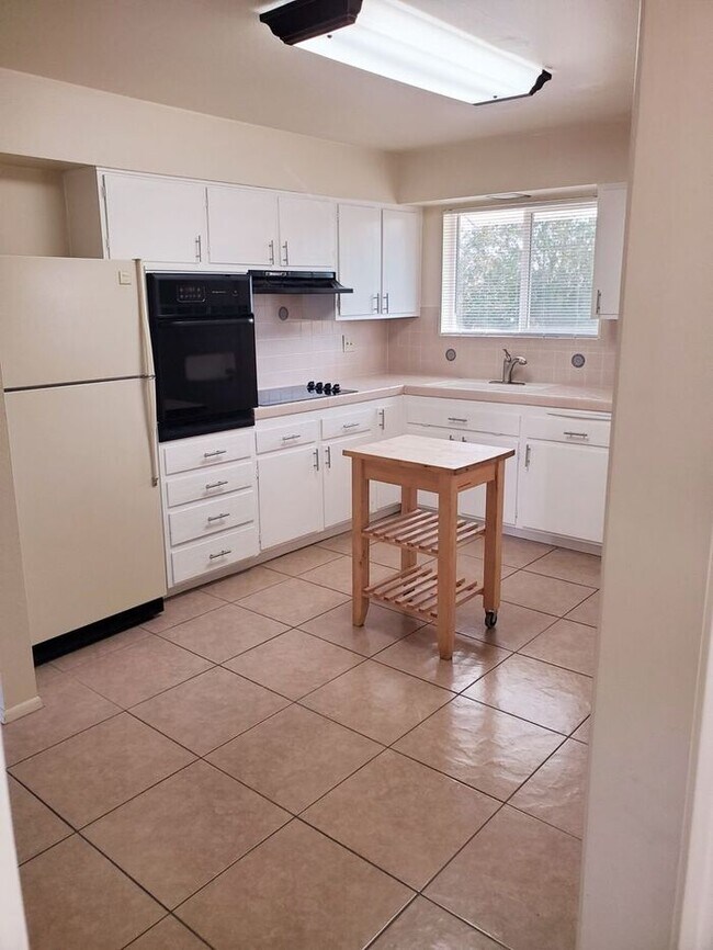 Building Photo - Age-Restricted Community 55+ 2 Bedroom - V...