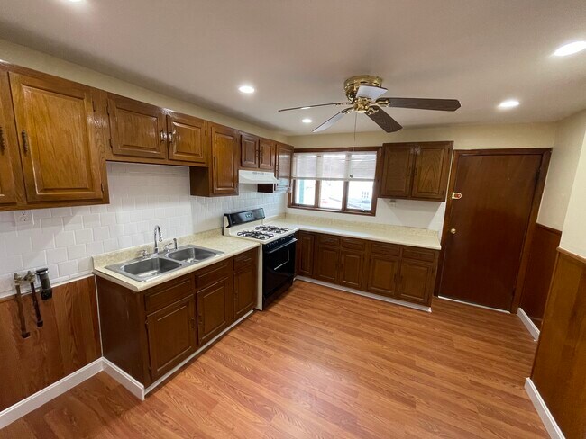 Foto del edificio - 227 Holland St