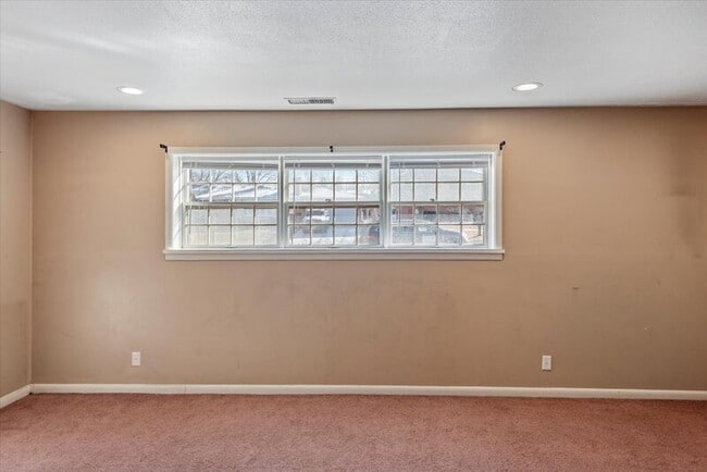 Building Photo - 117 S Elder Ln