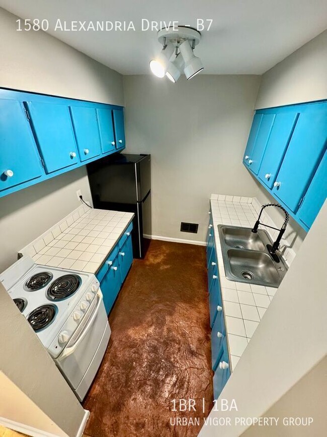 Building Photo - 1580 Alexandria Dr