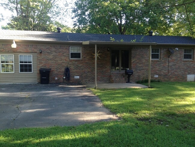 Building Photo - 512 Layne St