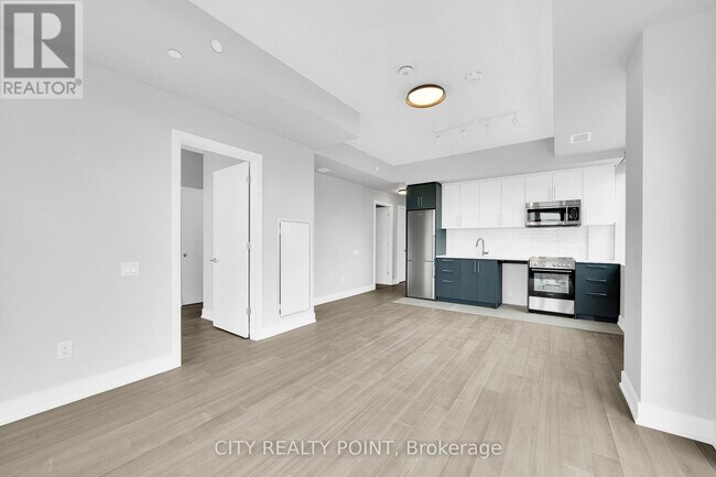 Building Photo - 664 Spadina Ave.