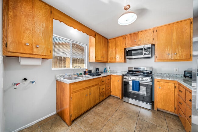 Building Photo - 45426 10th St W