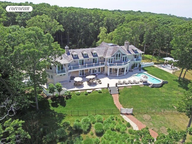 Building Photo - 3809 Noyack Rd