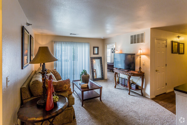 Capital Lakes Estates Apartments for Rent with Parking - Little Rock