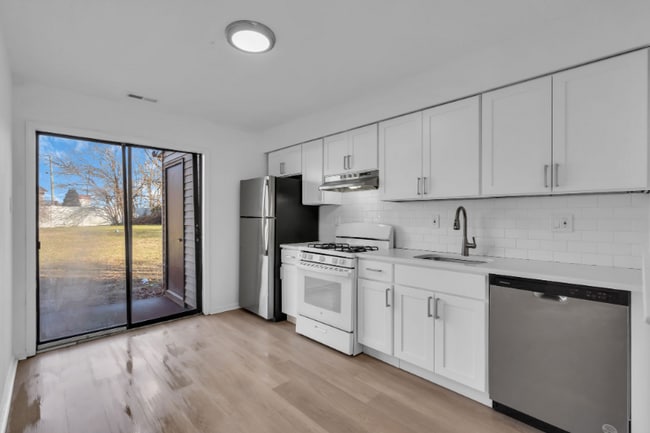 Building Photo - 54 Hopewell Ln