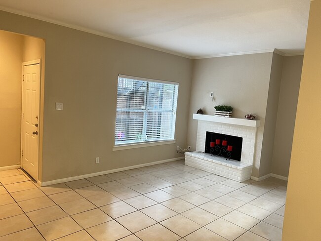 Building Photo - 728 Bering Dr