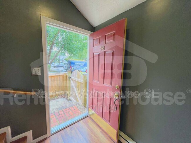 Building Photo - 484 Adkins Arch