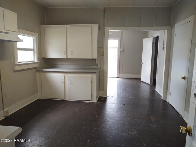 Building Photo - 217 Sampson St