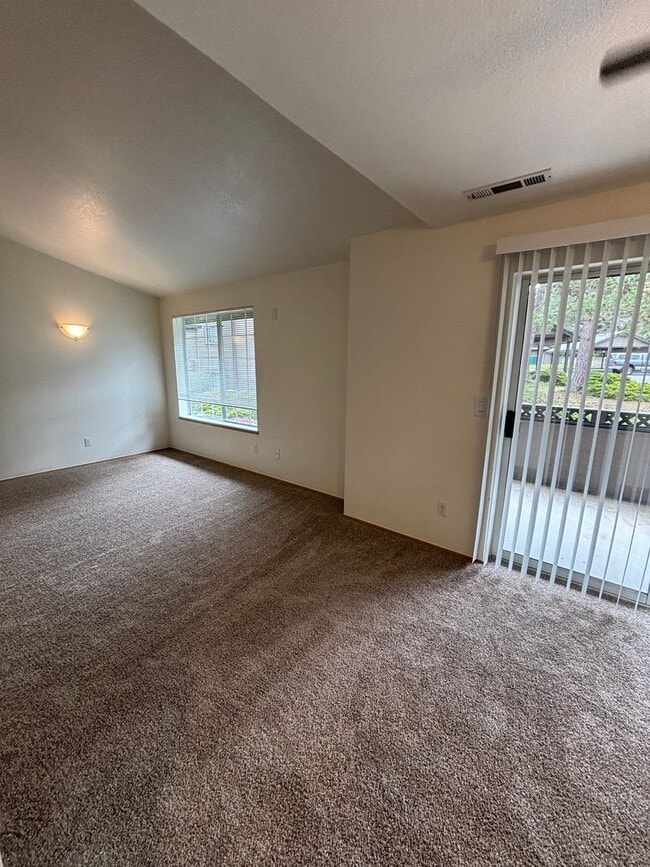 Interior Photo - Oakridge