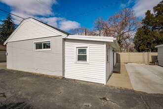 Building Photo - 931 Dunlop Ave