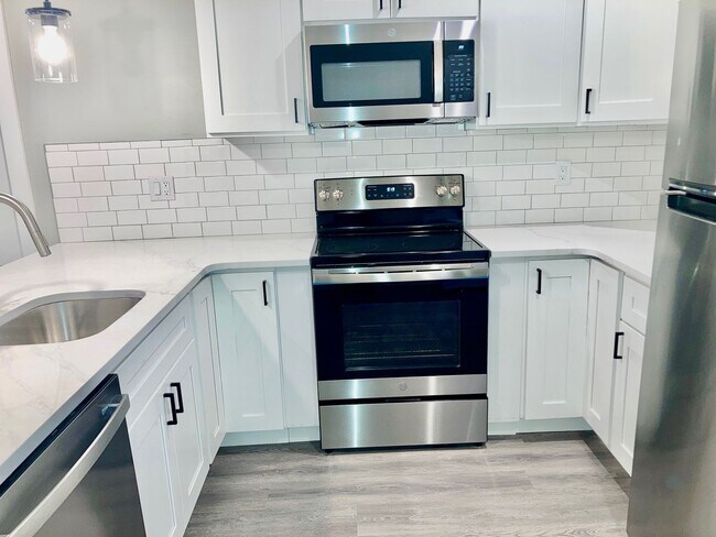 Foto del edificio - 5813 Cedar Ave