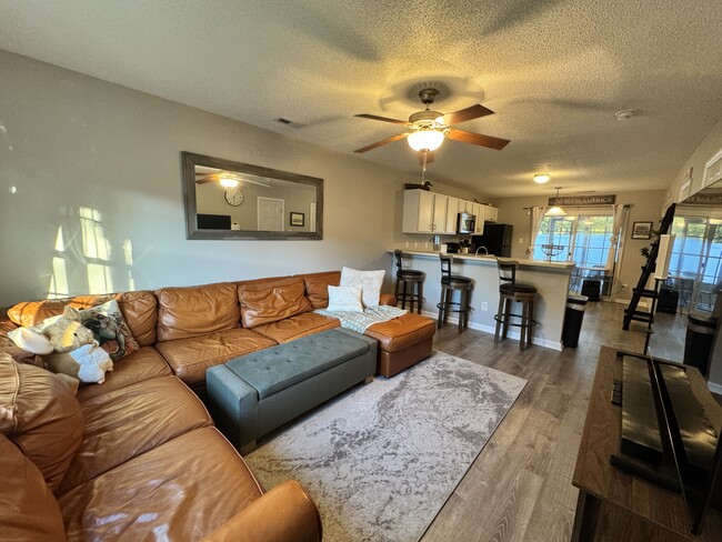 Foto del edificio - 5006 Banister Loop