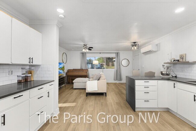 Foto del edificio - Remodeled Renton Highlands Home * A/C & Great Backyard