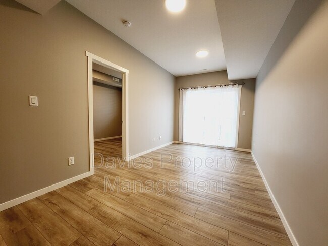 Photo du bâtiment - 856 Secord Blvd NW