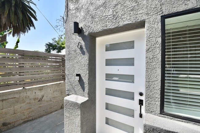 Foto del edificio - 2119 Elsinore St