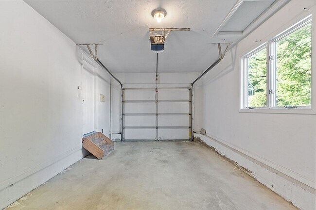 Building Photo - 49 Pointe Rok Dr