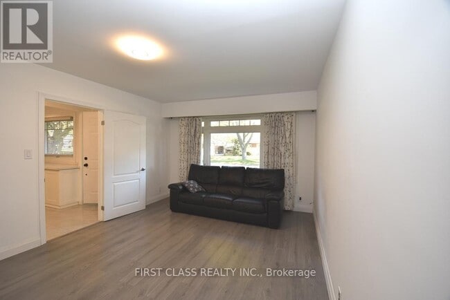 Building Photo - 152 Eastmount St