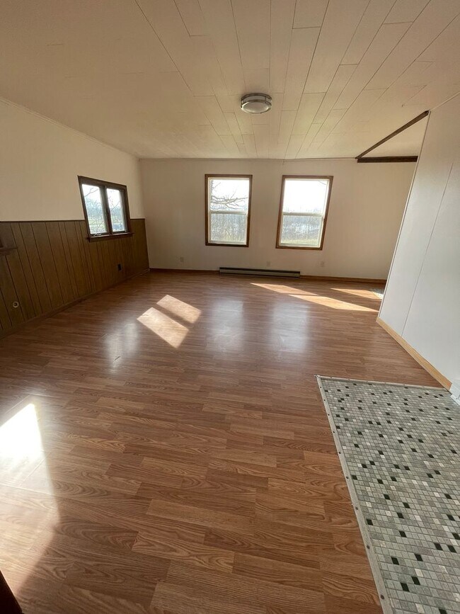 Building Photo - Updated Older Farmhouse in Waterford for R...
