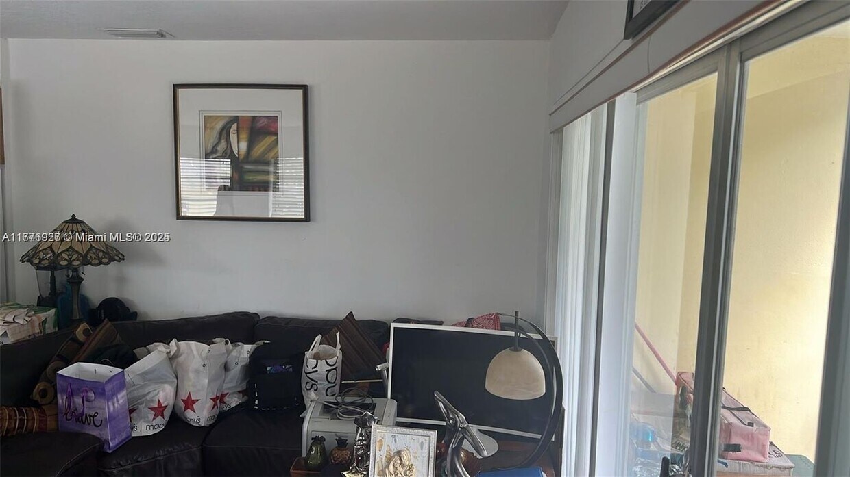 Foto principal - 7304 SW 82nd St