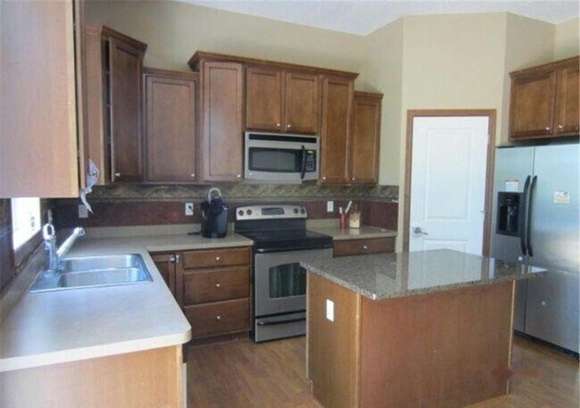 Foto del edificio - 5073 Dunkirk Pl N