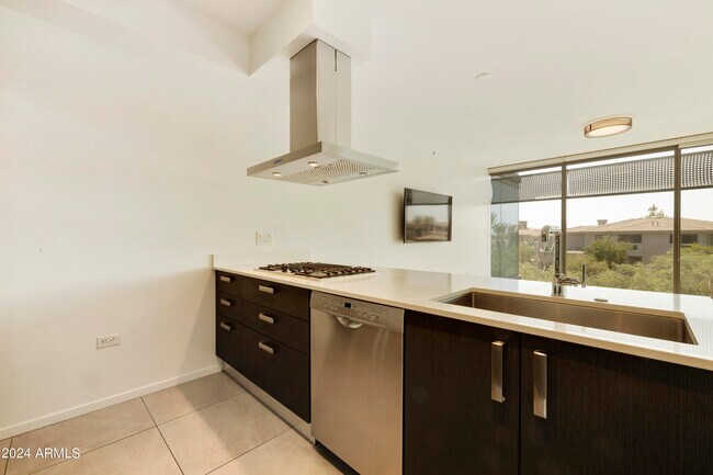 Foto del edificio - 7120 E Kierland Blvd