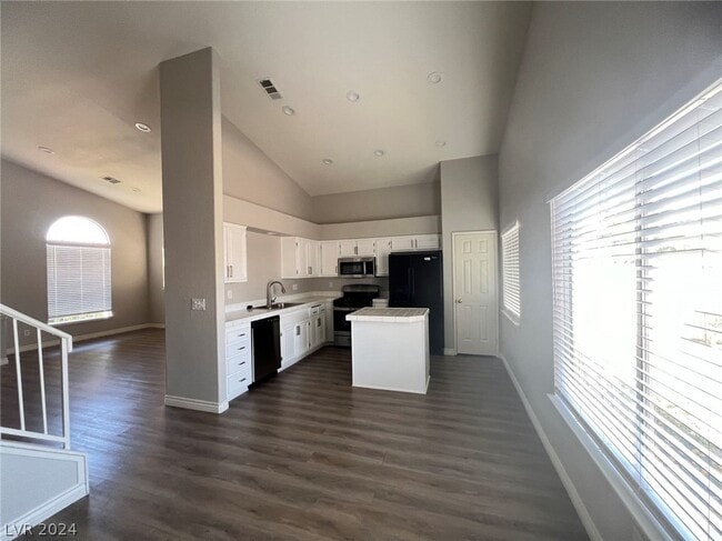 Building Photo - 9317 Mountain Rise Ave
