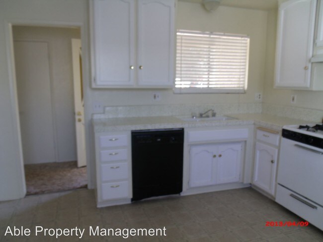 Building Photo - 2709 Steensen St
