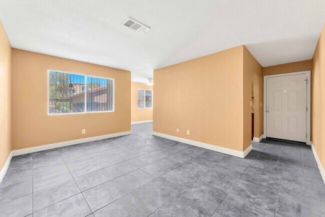 Building Photo - Poolside Paradise: Luxury Corner Condo!
