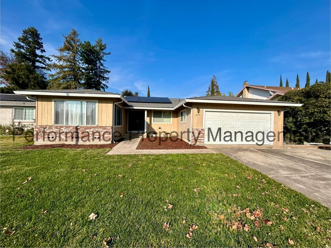 Foto principal - Charming 3 Bed/2 Bath Home in Stockton, CA...