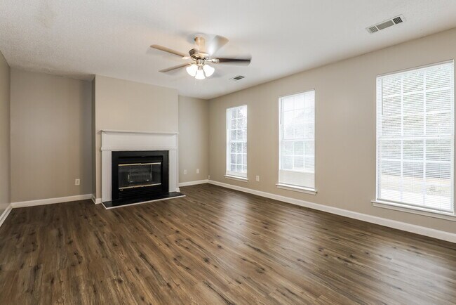 Foto del edificio - 5501 Vanity Joys Ln