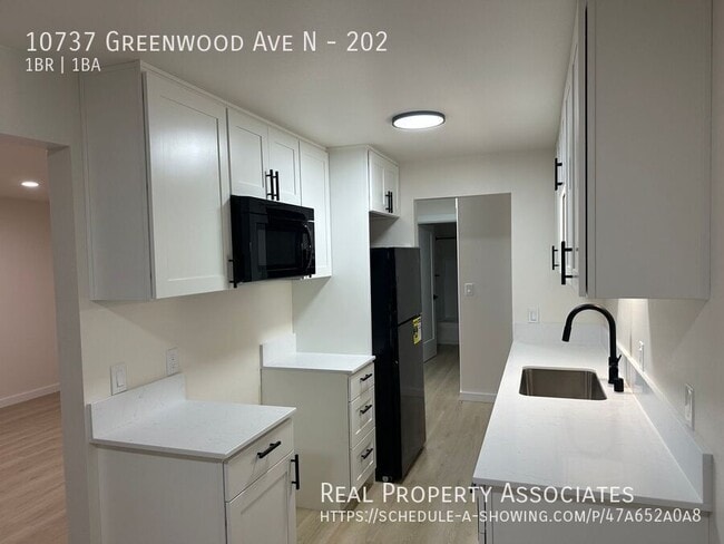 Building Photo - 10737 Greenwood Ave N