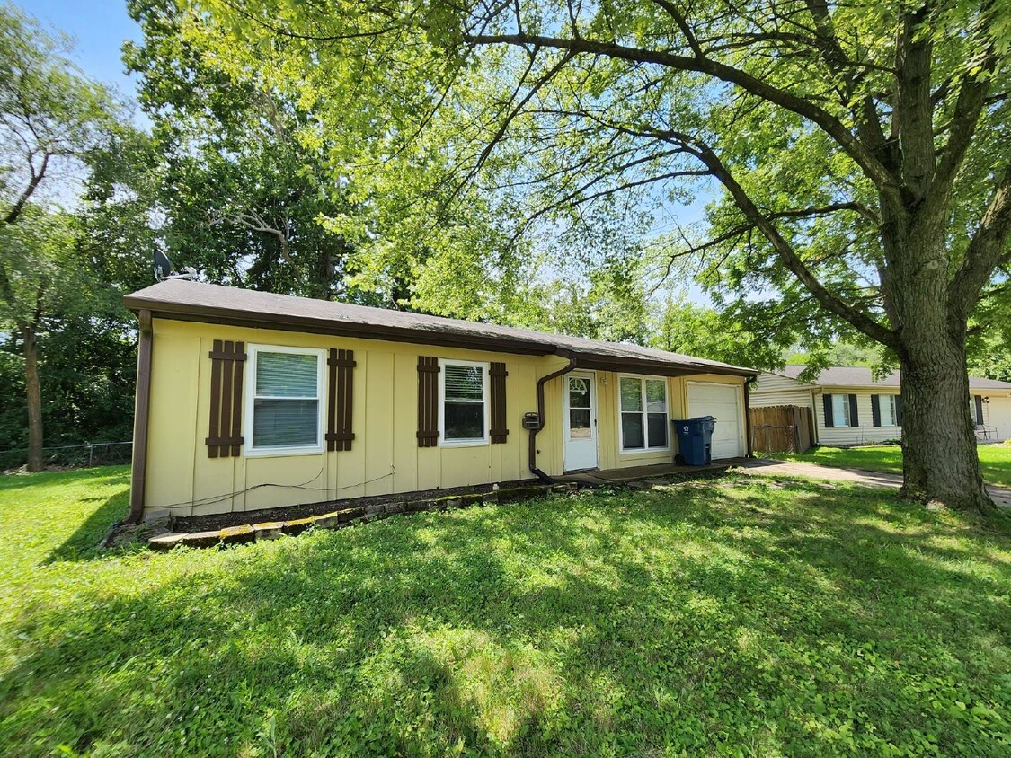 Primary Photo - Charming 3 Bedroom Indianapolis Rental wit...