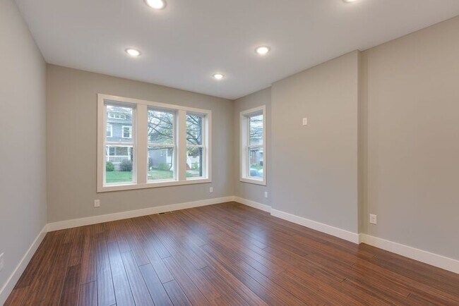 Foto del edificio - 389-391-391 Berkeley Rd