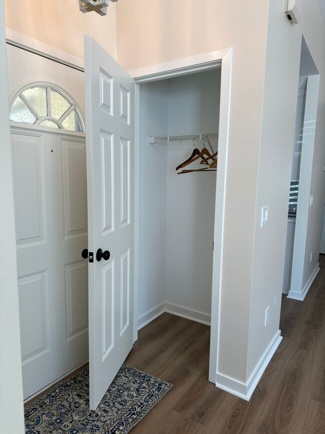 Building Photo - 221 Bogey Dr
