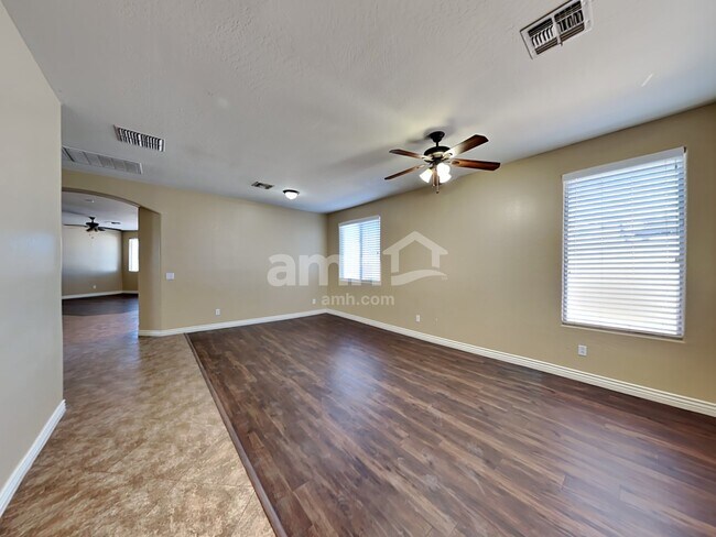 Foto del edificio - 2518 N 120th Drive