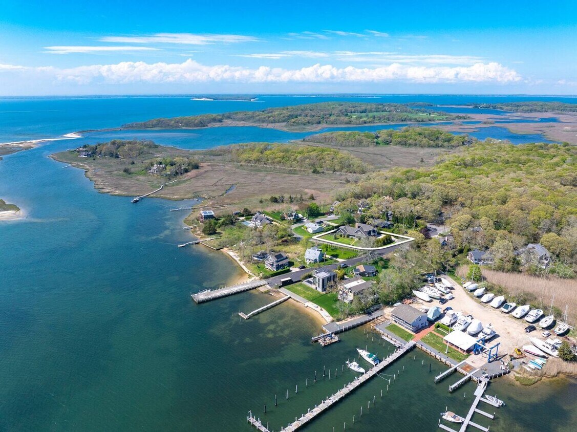 Foto principal - 32 W Neck Cir