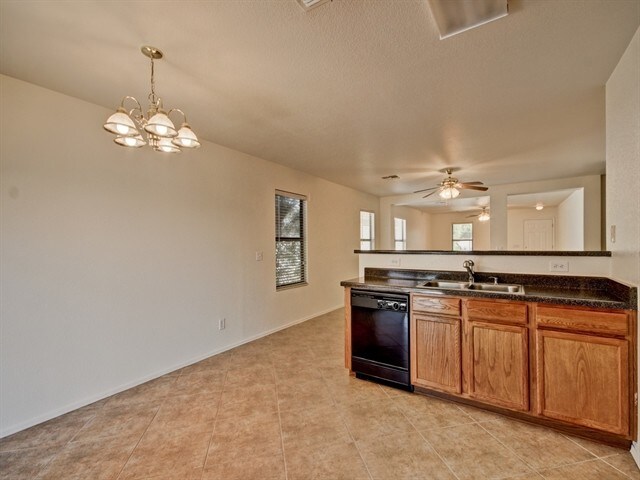 Foto del edificio - 15617 W Caribbean Ln