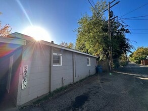 Building Photo - 800 Locust St