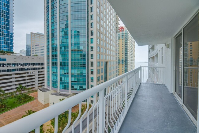 Foto del edificio - 1200 Brickell Bay Dr