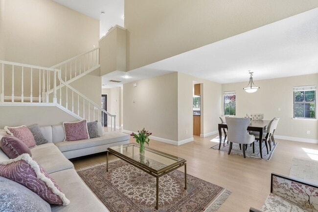 Building Photo - 121 Haslemere Ct