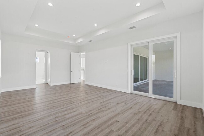 Building Photo - 25434 Alicante Dr