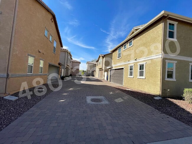 Building Photo - 484 N Ranger Trail
