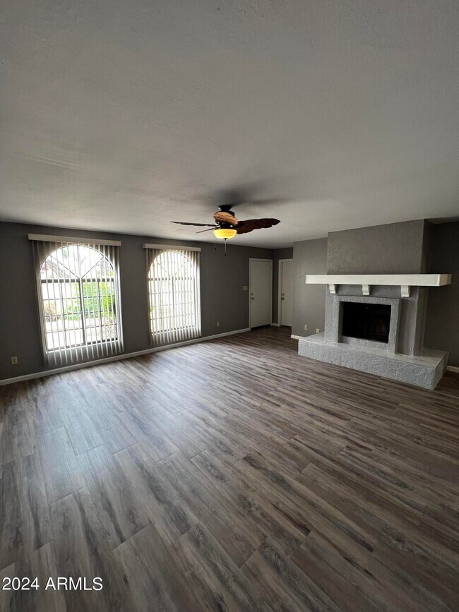 Building Photo - 14203 E Ashbrook Dr