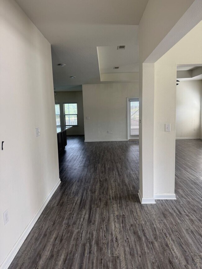 Building Photo - 316 Merlin Ct
