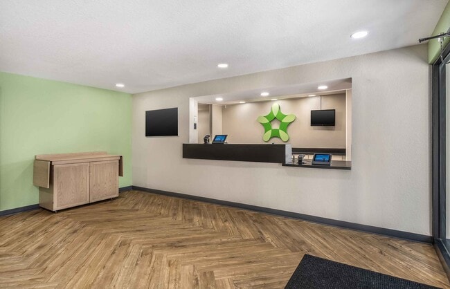 Building Photo - Furnished Studio-Daytona Beach - International Speedway